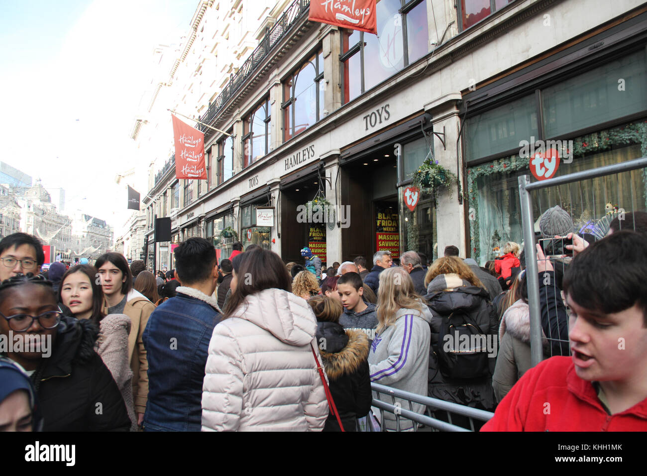 London, UK. 19th Nov 2017.  Hundreds of people attended the Hamleys Christmas Toy Parade on a traffic-free Regents Street on 19 November. The mile of style was transformed into a traffic-free all-day extravaganza for the biggest Hamleys Toy Parade and ‘Character Meet and Greet'. Credit: david mbiyu/Alamy Live News Stock Photo