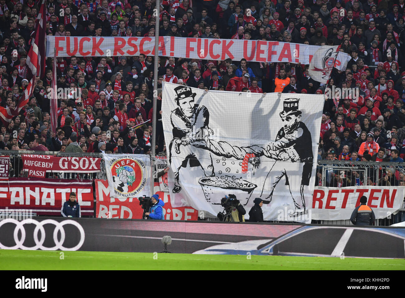 Anti Uefa Banner Transparent Im Bayern Fanblock Fussball 1 Bundesliga 12 Spieltag Spieltag12 Fc Bayern Munich M Fc Augsburg A 3 0 Am 18 11 2017 In Muenchen Germany A L L I A N Z A R E N A Usage Worldwide Stock Photo Alamy