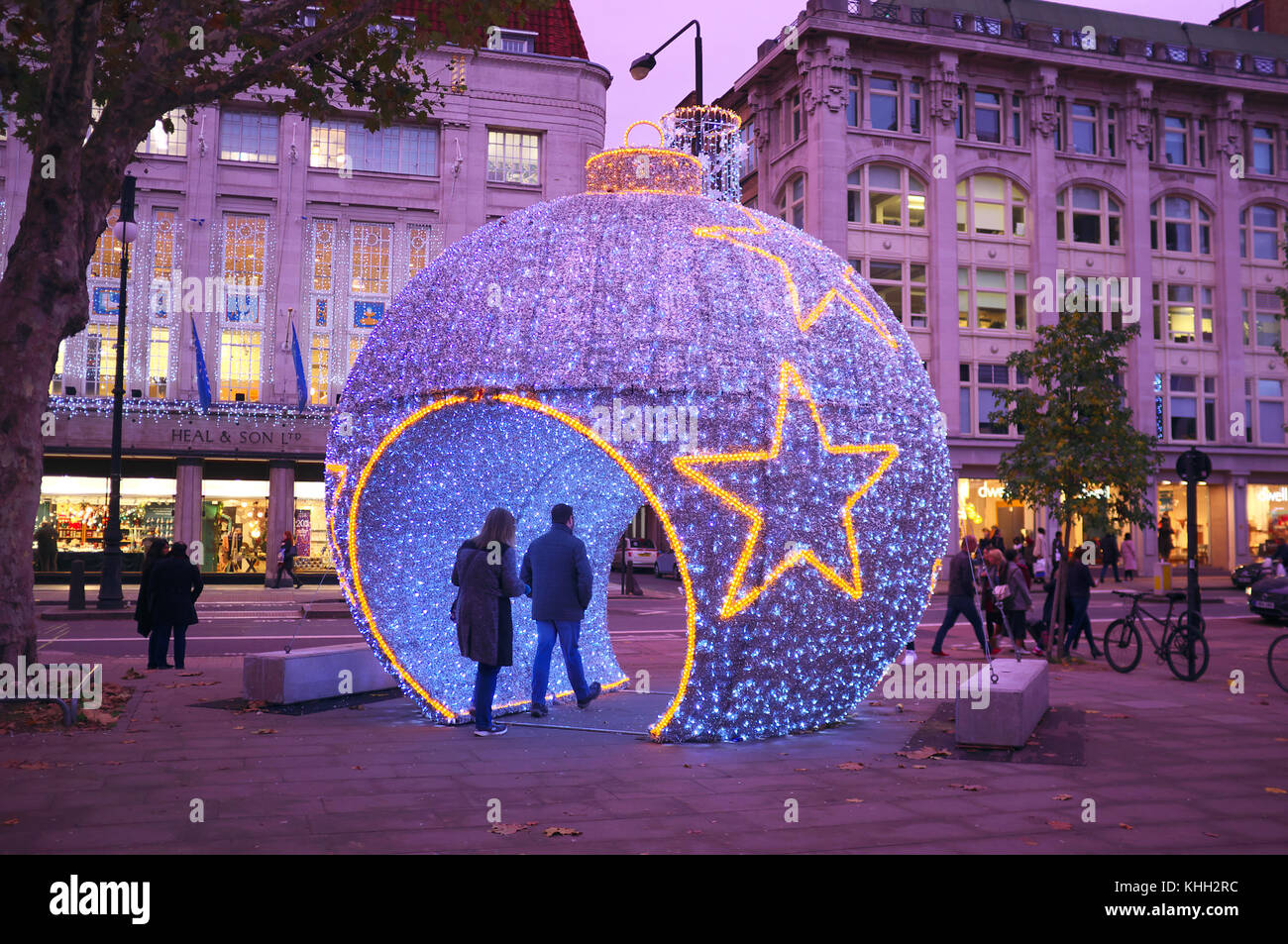 London, UK. 19th Nov, 2017. London, UK 19th November. Christmas decorations in London Stock Photo