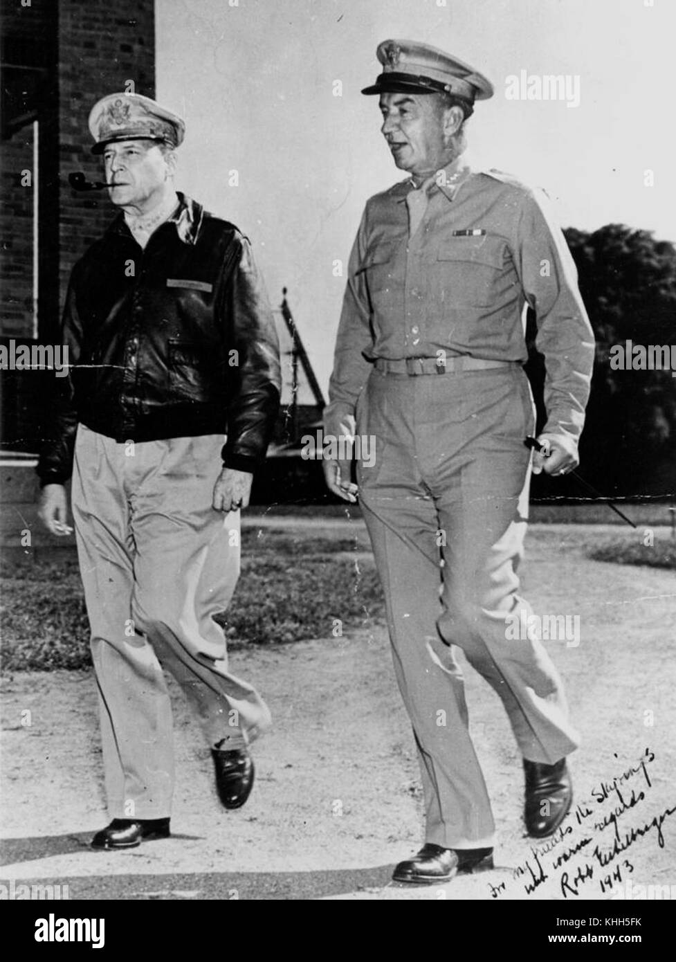 2 51264 Portrait of General McArthur and Lieutenant General