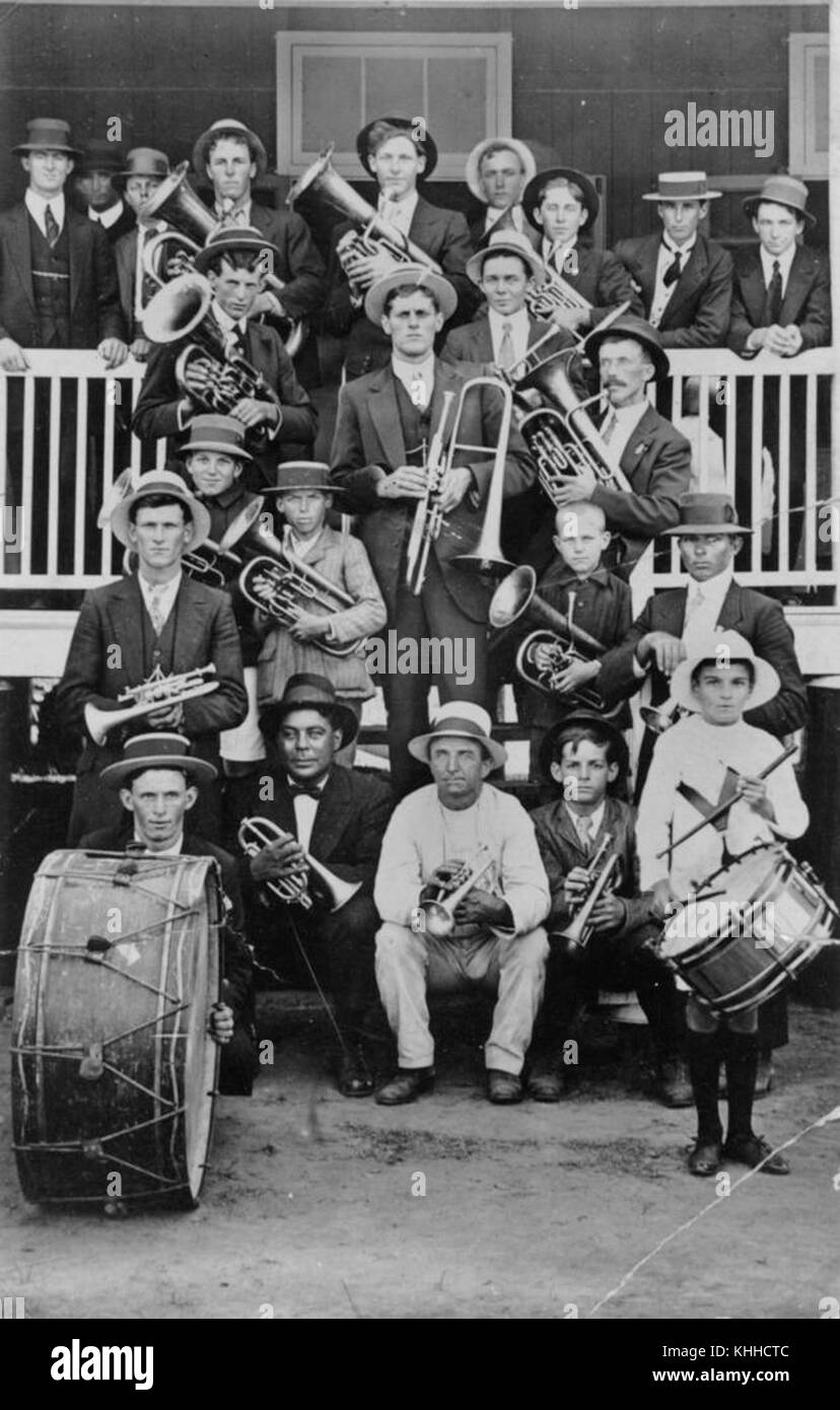 2 179767 Wonadi Town Band posing on the steps of the hospital on opening day, Wondai, 1915 Stock Photo