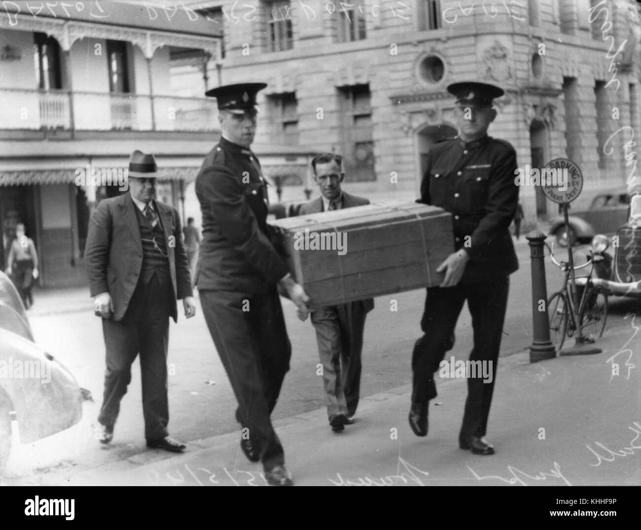 2 102528 Ballot papers in police care during a Royal Commission on ballot paper fraud, 1940 Stock Photo