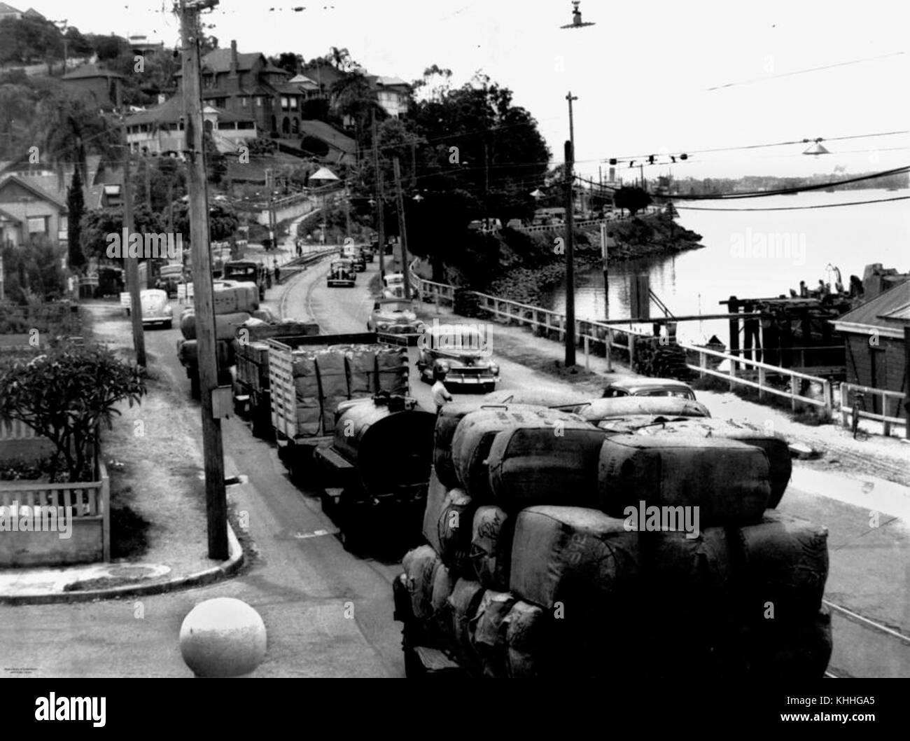 1 69131 Traffic on Kingsford Smith Drive, Hamilton, Brisbane, 1949
