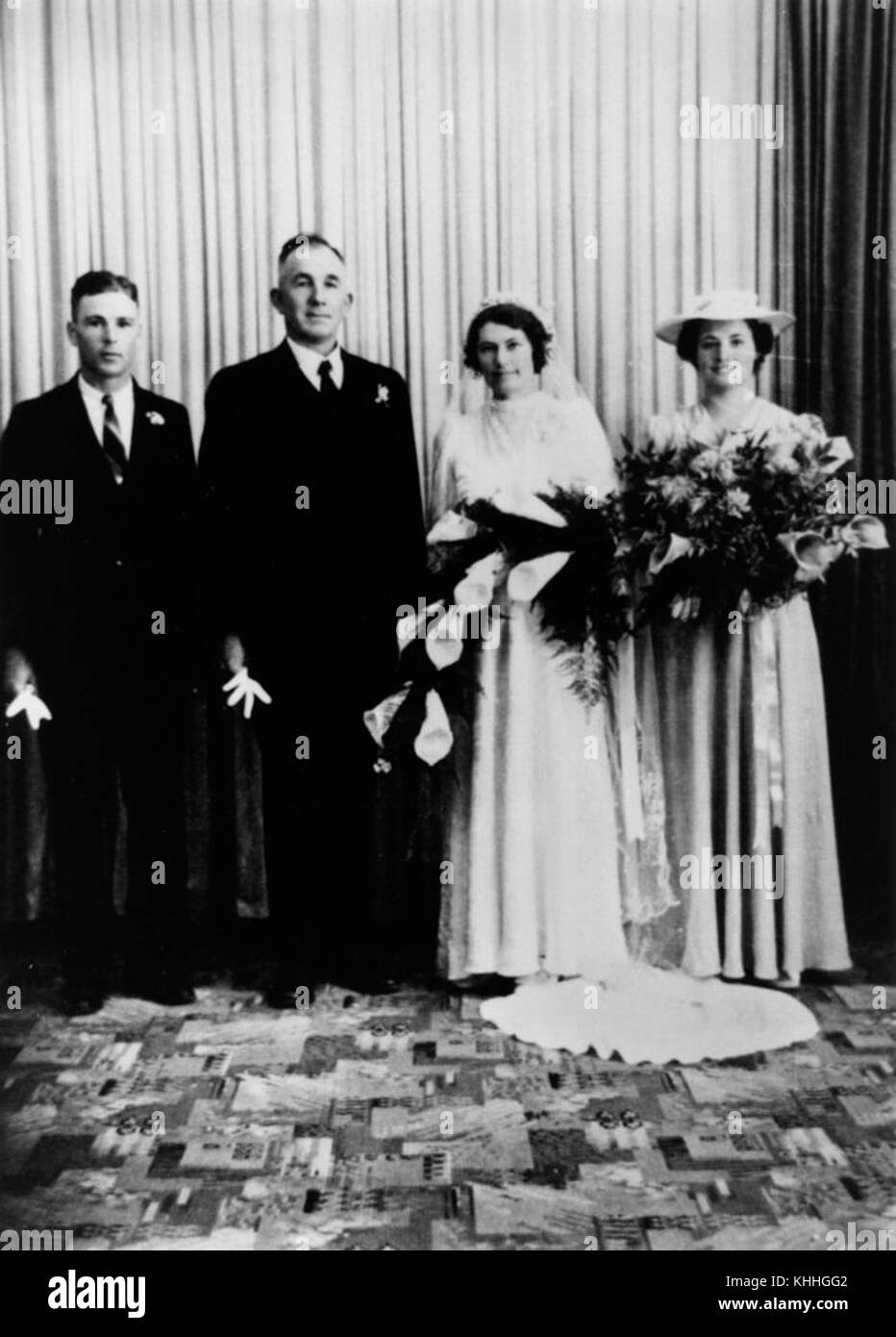 2 188911 Alf Starke and his bride Christina pictured on their wedding day, Wondai, 1944 Stock Photo