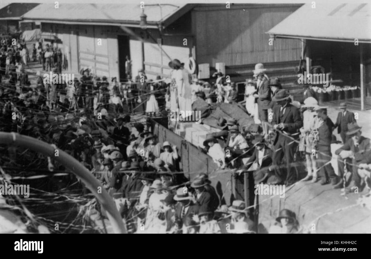 1 64995 Crowds on the wharf at Brisbane farewell the British naval ship HMS Dragon, ca. 1923 Stock Photo