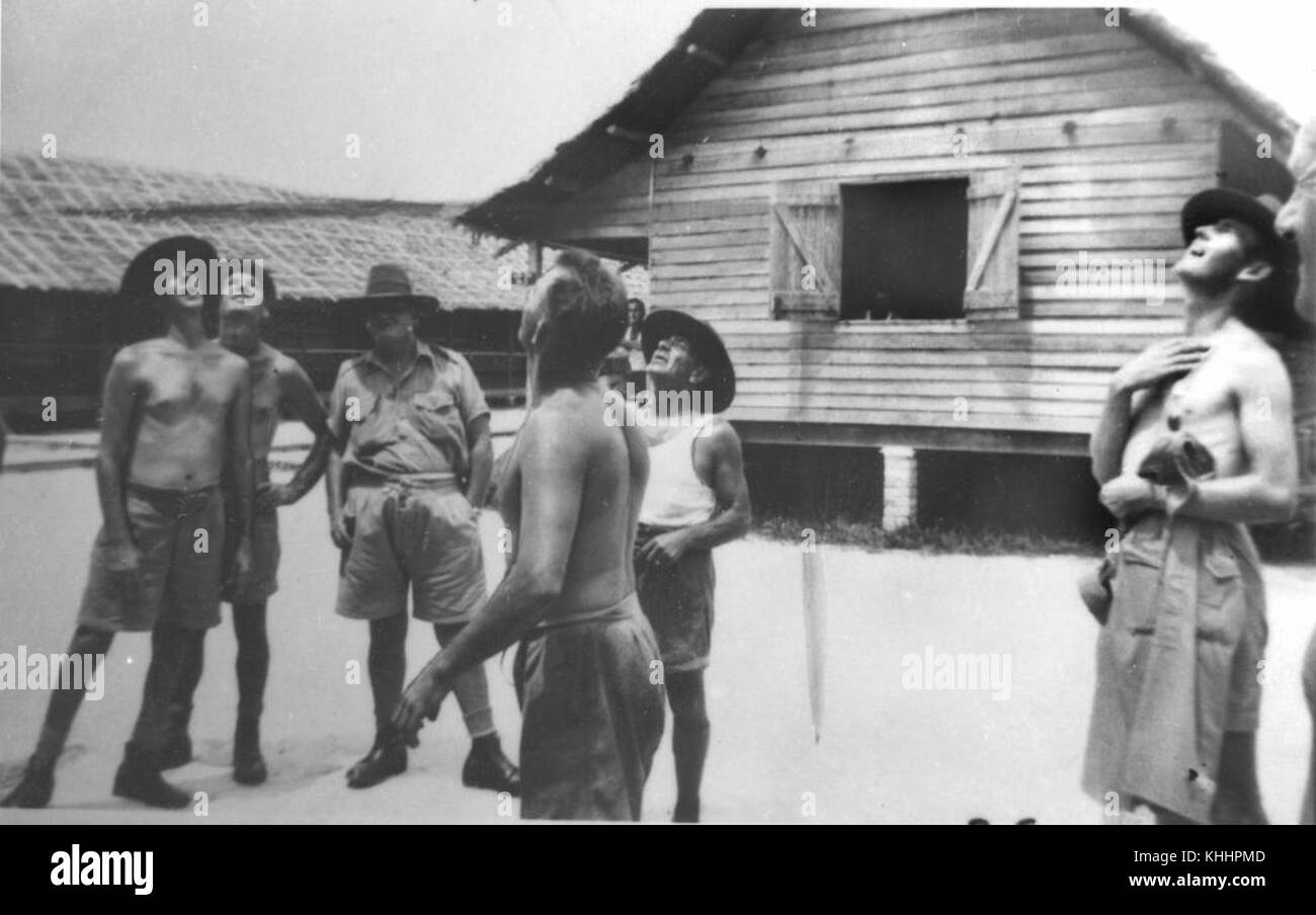 2 294323 Australian soldiers playing twoup, 1941 Stock Photo Alamy