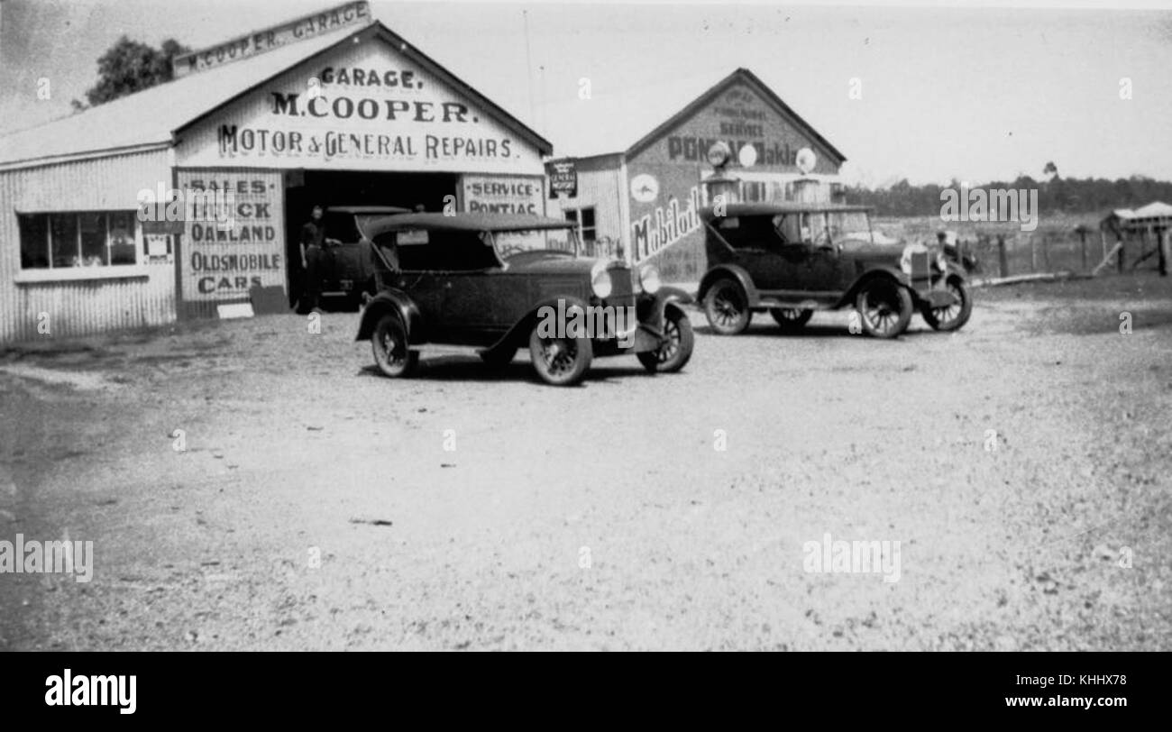 Vintage garage 1930 hires stock photography and images Alamy
