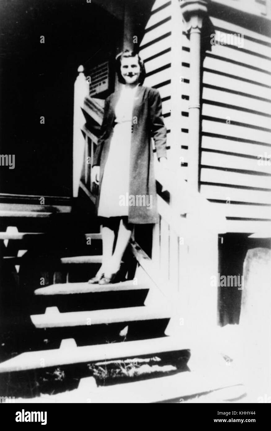 2 181535 Edna Strofeldt on the steps of the Wondai Post Office, 1937 Stock Photo