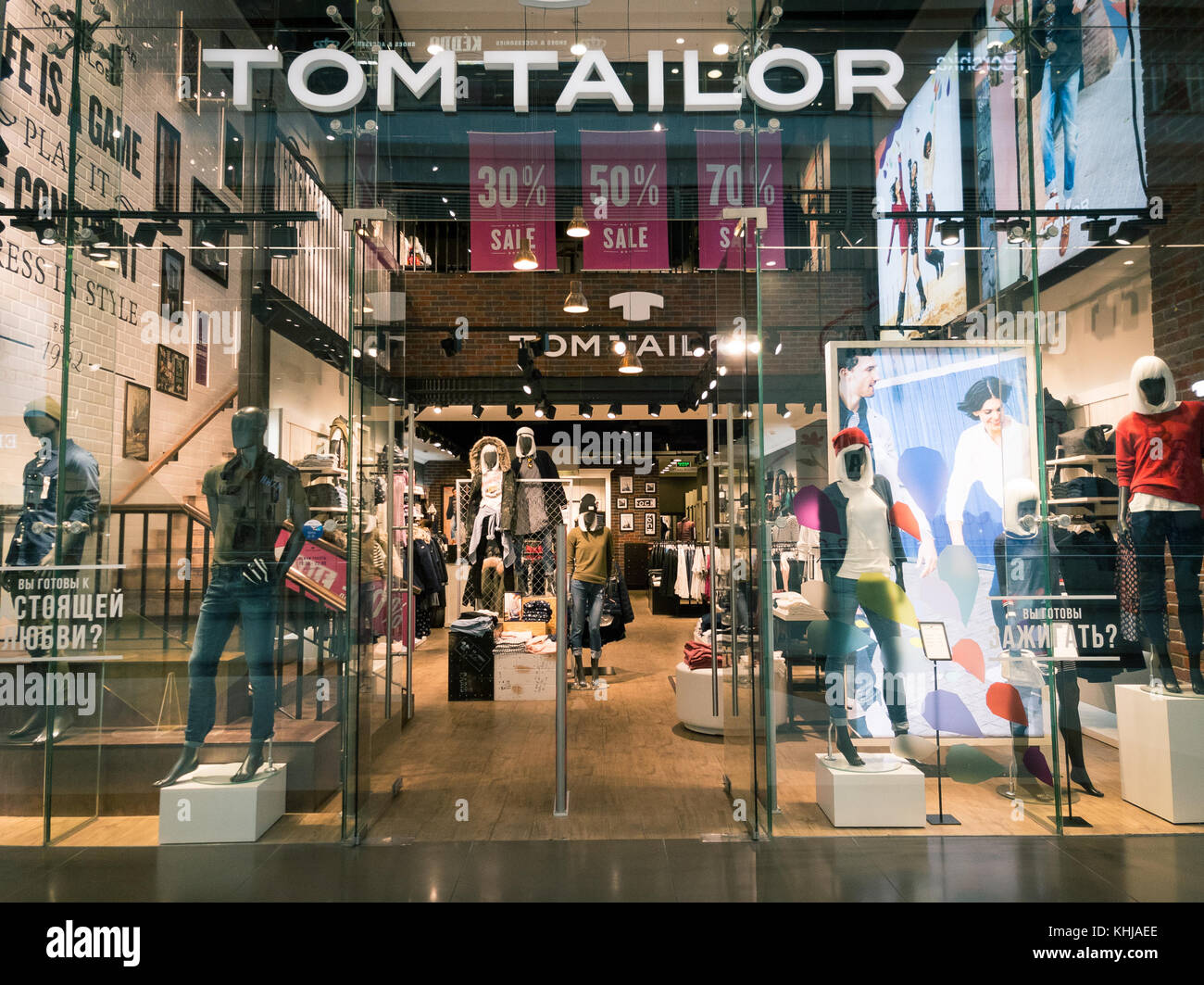 Vær venlig Aktiv frisk Tom Tailor clothing shop interior in the Columbus mall Stock Photo - Alamy