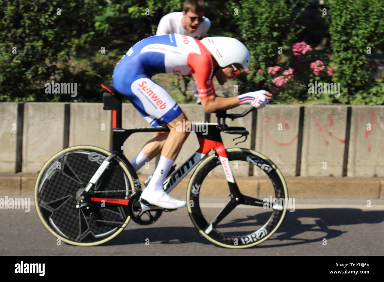 Tom Dumoulin, winner of the 2017 Giro D'Italia, maglia rosa, individual  time trial Monza-Milano last stage Stock Photo - Alamy