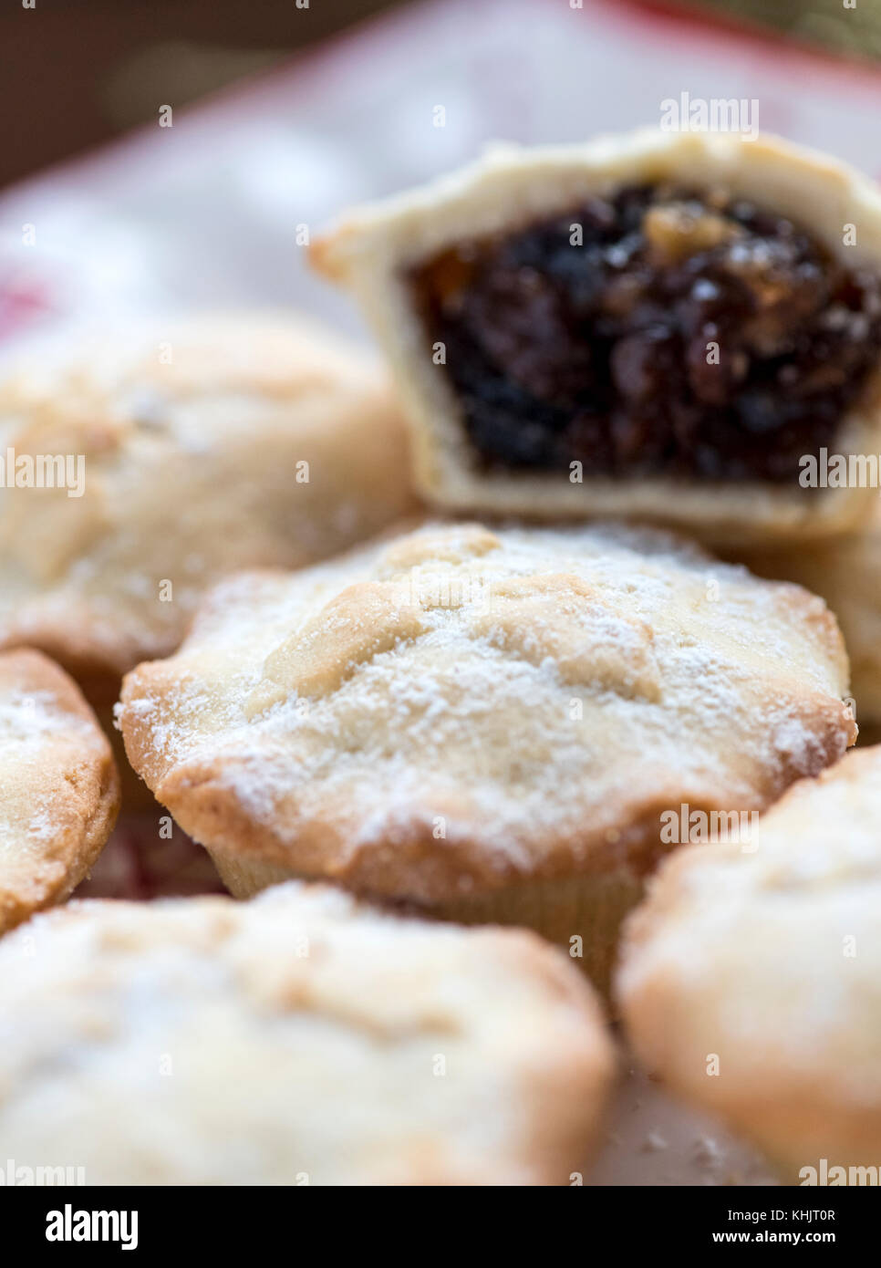Festive mince pies hi-res stock photography and images - Alamy