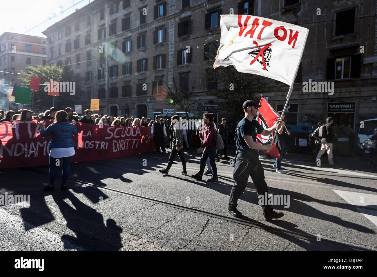 Rome, Italy. 17th Nov, 2017. Thousands of students held a demonstration ...