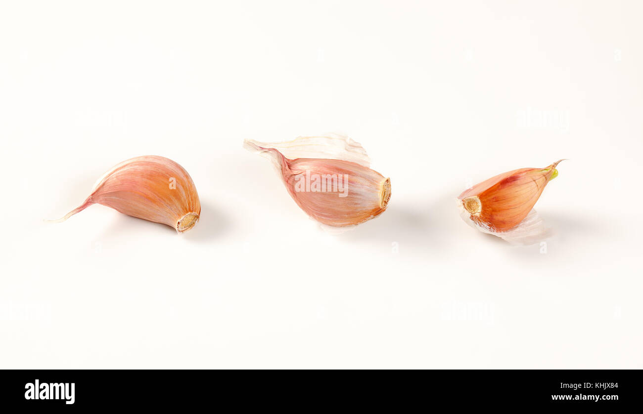 cloves of fresh garlic on white background Stock Photo - Alamy