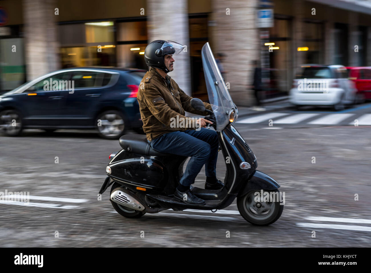 Scooter City, Bologna, Italy. Scooters are ubiquitous in Italian cities and  nowhere more so than in this modern city Stock Photo - Alamy