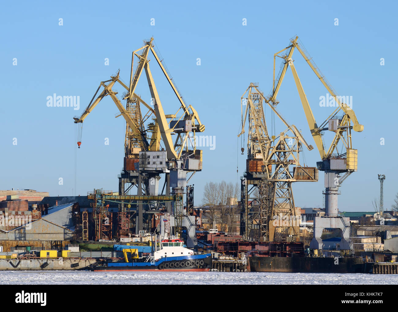 seaport-activities-hi-res-stock-photography-and-images-alamy