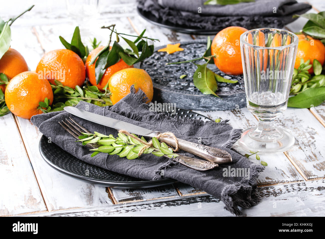 Christmas table decorations with clementines Stock Photo Alamy
