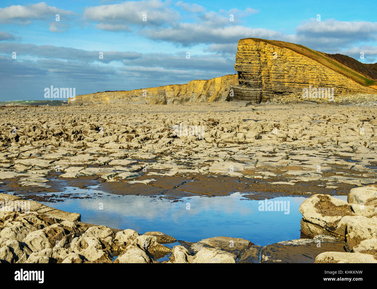 Blue pool wales hi-res stock photography and images - Alamy