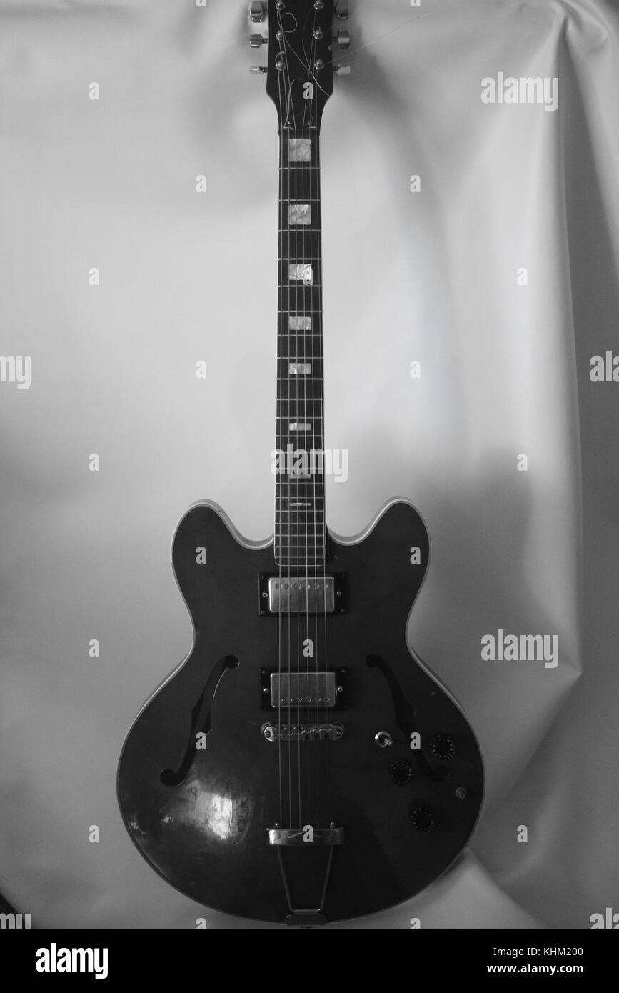 guitar in black and white Stock Photo Alamy
