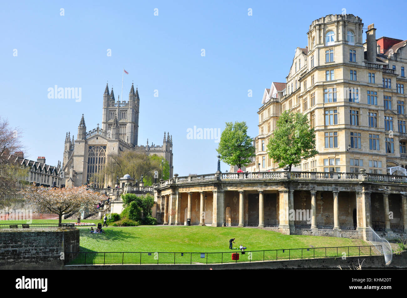 Parade Gardens and the old Empire Hotel, now apartments, with Bath