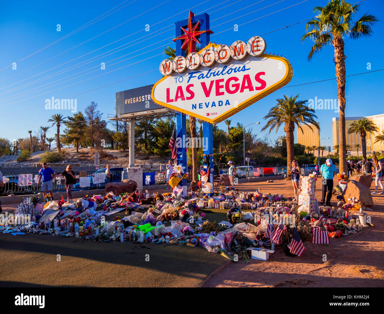 Bed of Flowers and expression of condolences after Terror Attack in Las  Vegas - LAS VEGAS / NEVADA - OCTOBER 12, 2017 Stock Photo - Alamy