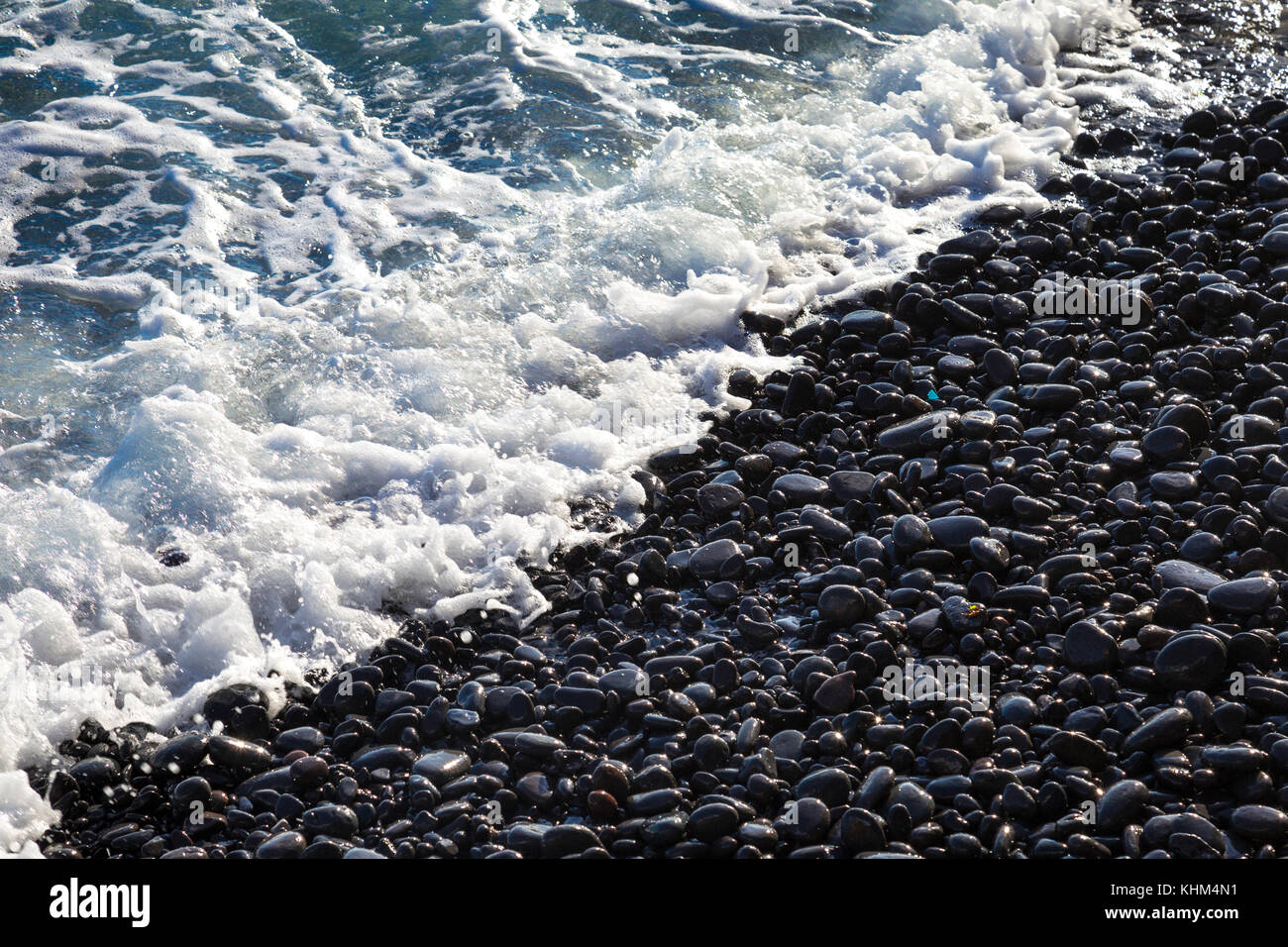 Waves crashing volcanic shoreline hi-res stock photography and images ...