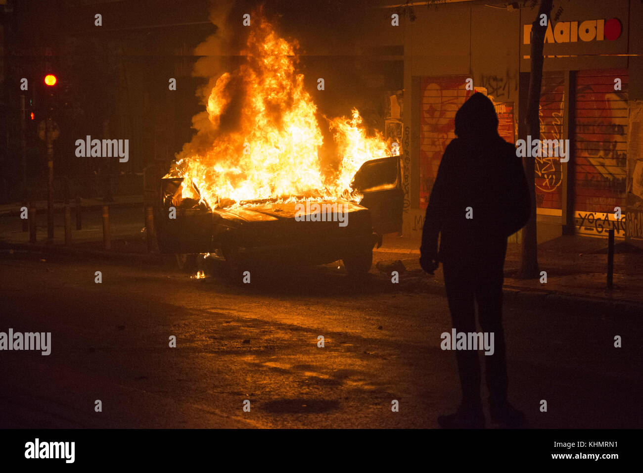 Athens, Greece. 17th Nov, 2017. Protesters clash with riot police following a march of more than 30,000 people who took to the streets to mark the 44th anniversary of the Athens Polytechnic Uprising. Credit: Nikolas Georgiou/ZUMA Wire/Alamy Live News Stock Photo