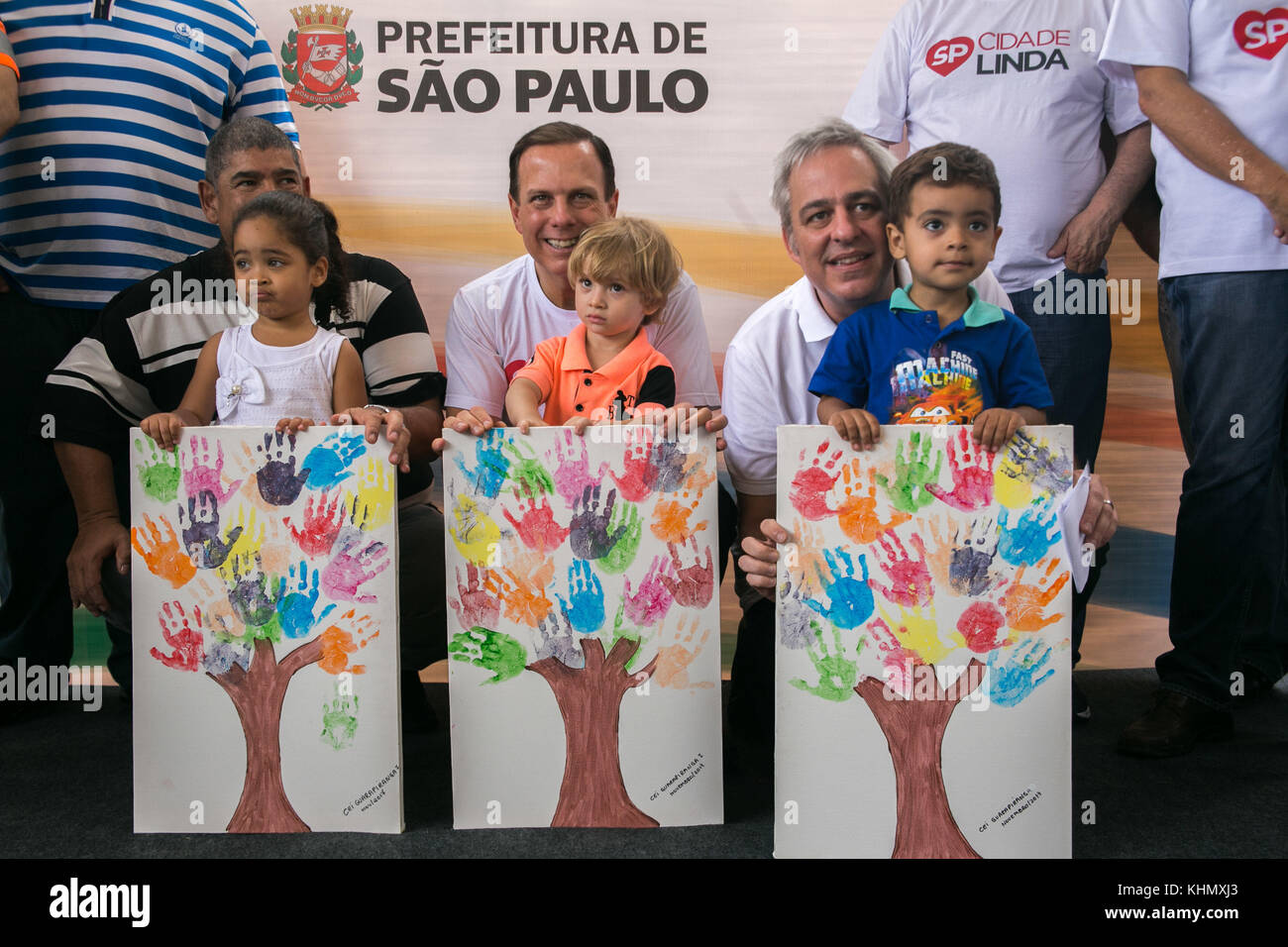 SÃO PAULO, SP - 18.11.2017: DORIA INAUGURA CEI EM GUARAPIRANGA SP - Mayor João Doria (PSDB) inaugurated a new Guarapiranga I Early Childhood Education Center (CEI) in the Guarapiranga region, south of the city of São Paulo, this Saturday (18). The new CEI has 9 classrooms and a park, as well as a toy library, equipped kitchen and dining room, where 5 daily meals will be served coffee and morning snack, lunch, afternoon coffee and dinner. The total investment was 9.5 million, the unit has 1010.55 square meters being 490.20 meters built. (Photo: Tom Vieira Freitas/Fotoarena) Stock Photo