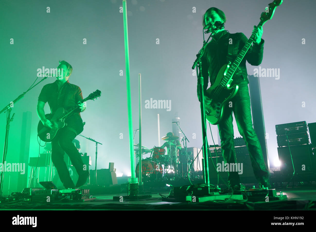 London, UK. 18th Nov, 2017. Josh Homme (left) and Michael Shuman of Queens of the Stone Age performing live on stage at Wembley Arena in London. Photo date: Saturday, November 18, 2017. Credit: Roger Garfield/Alamy Live News Stock Photo