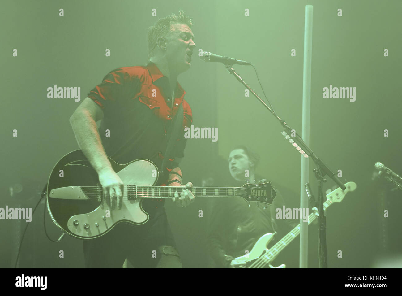 London, UK. 18th Nov, 2017. Josh Homme (left) and Michael Shuman of Queens of the Stone Age performing live on stage at Wembley Arena in London. Photo date: Saturday, November 18, 2017. Credit: Roger Garfield/Alamy Live News Stock Photo
