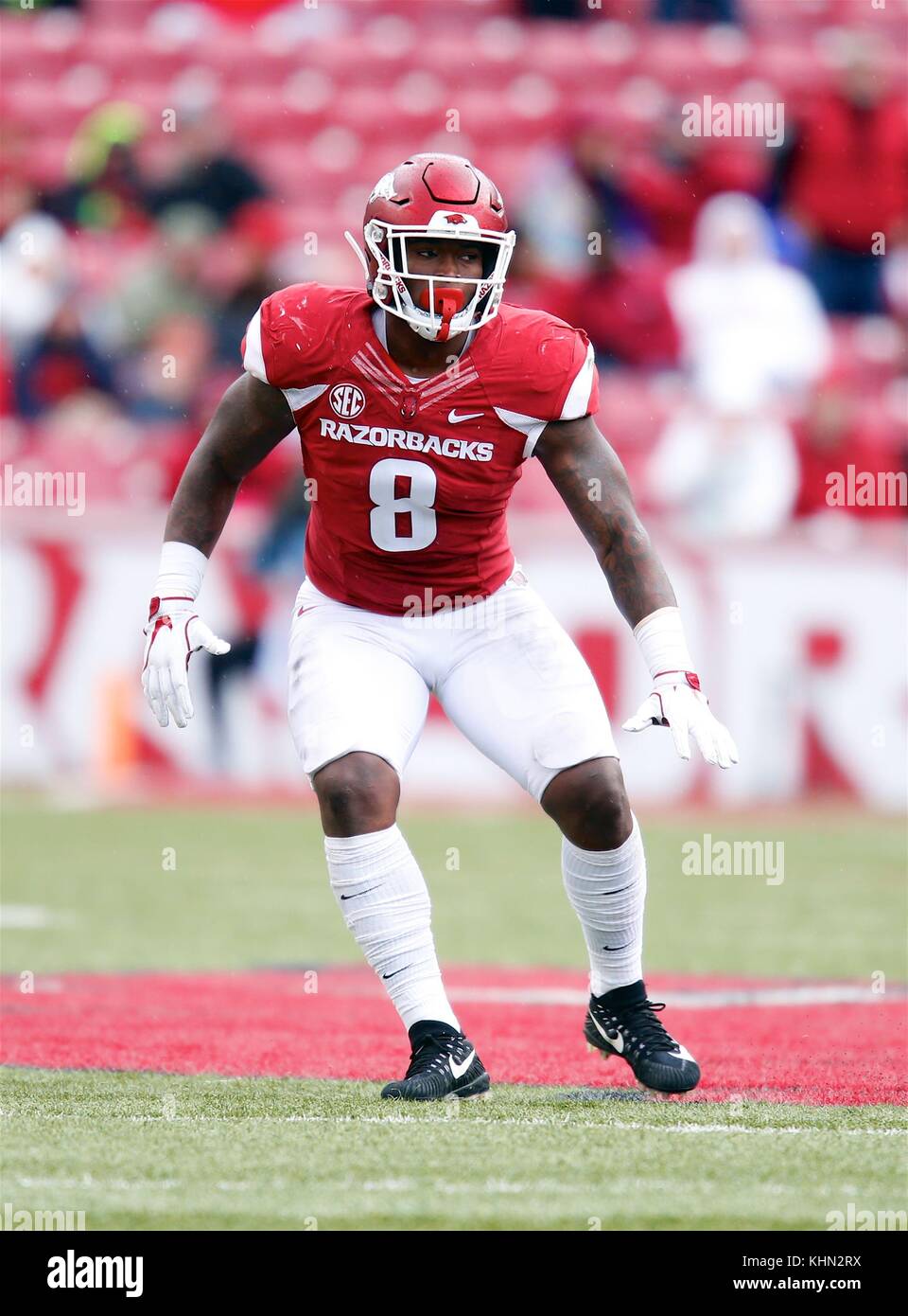 Nov 18, 2017: De'Jon Harris #8 Razorback middle linebacker moves across ...
