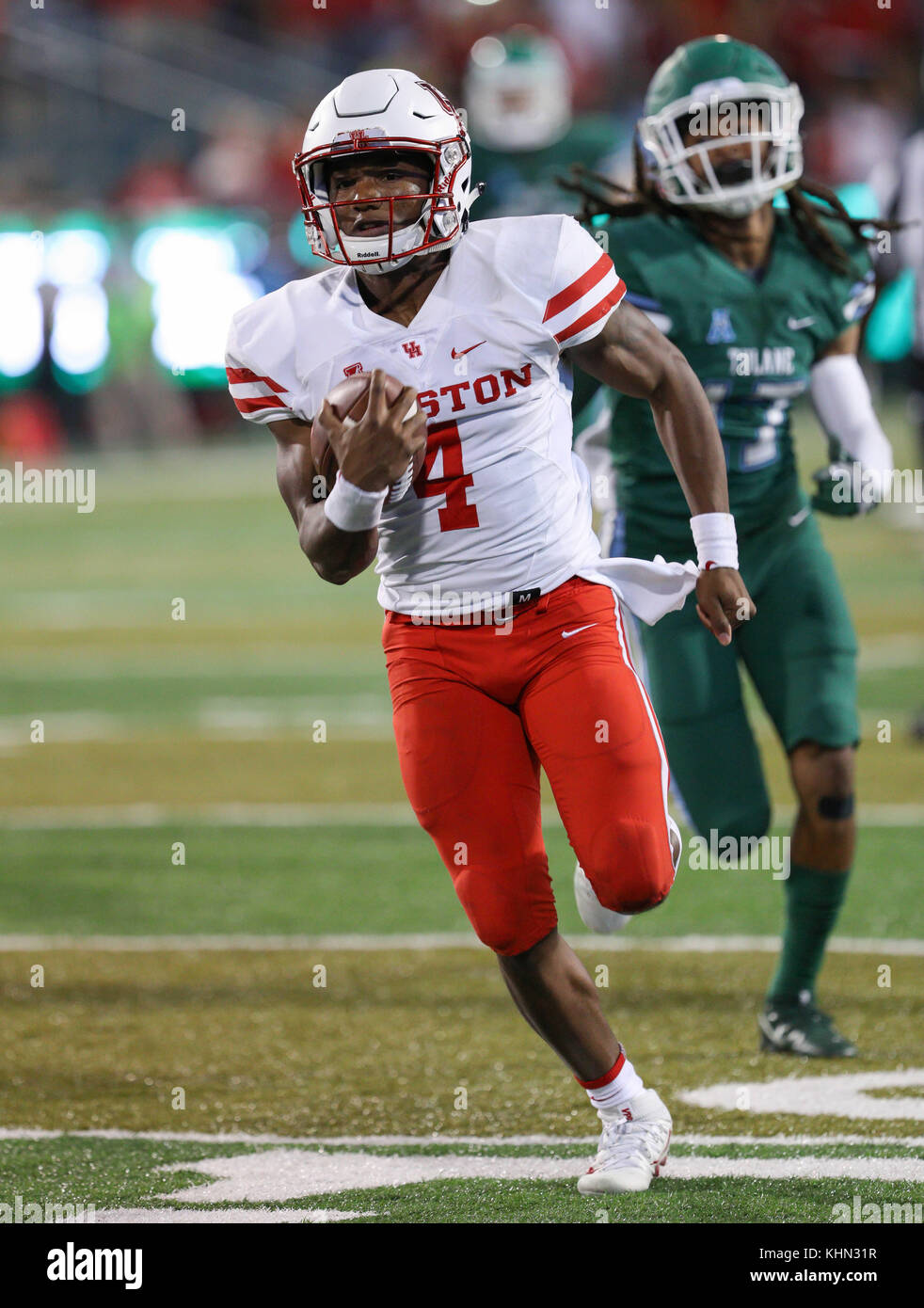 New Orleans, LA, USA. 18th Nov, 2017. Houston QB D'Eriq King #4 runs towards the end zone on a big run during the NCAA football game between the Tulane Green Wave and the Houston Cougars at Yulman Stadium in New Orleans, LA. Kyle Okita/CSM/Alamy Live News Stock Photo
