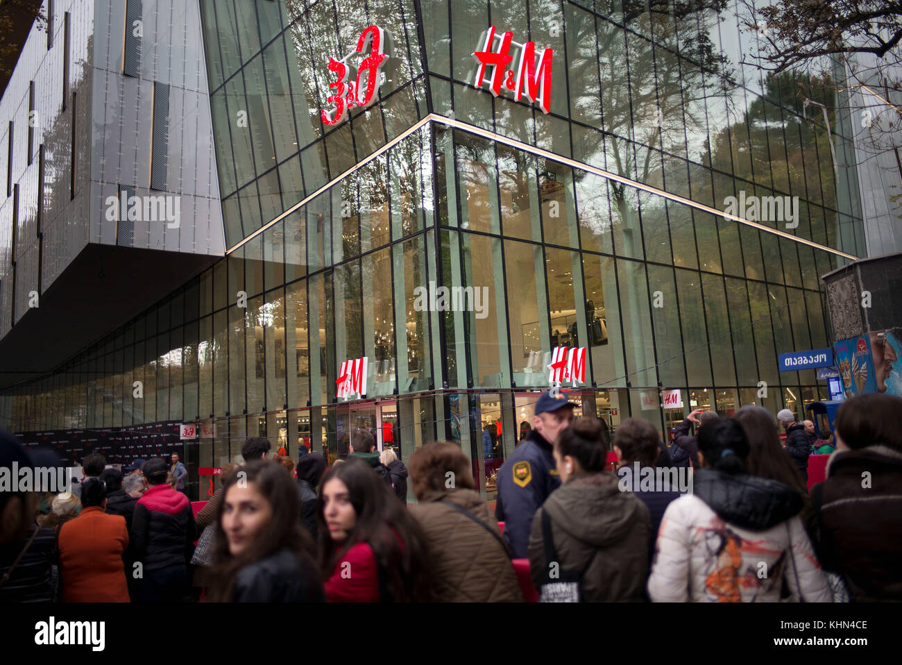 November 18, 2017 - Customers queue up to enter the newly opened H&M shop  in centre of Tbilisi, Georgia. H&M opened its first store in Tbilisi  Georgia Credit: Agron Dragaj/ZUMA Wire/Alamy Live