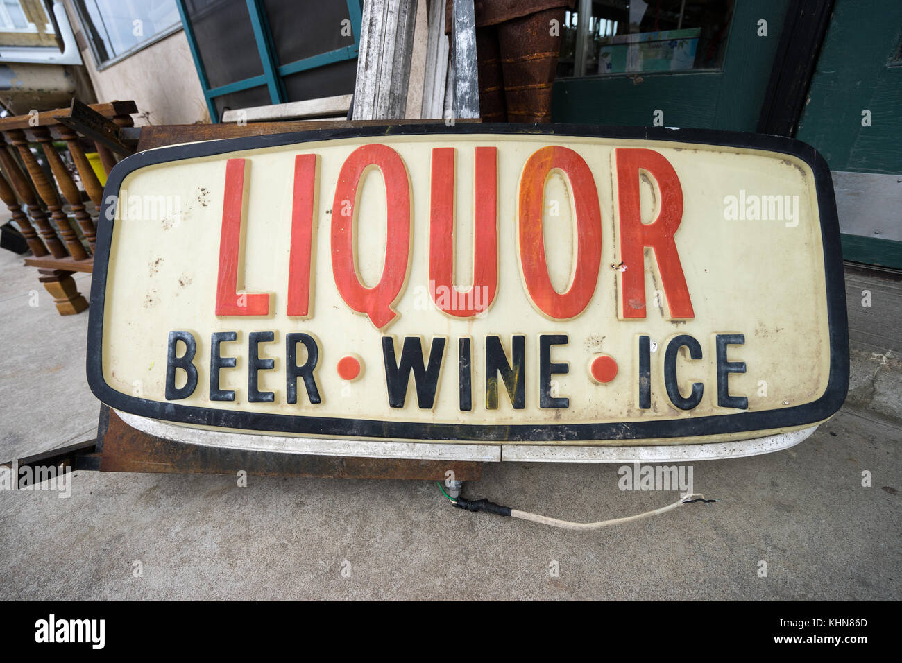 Liquor store sign hires stock photography and images Alamy
