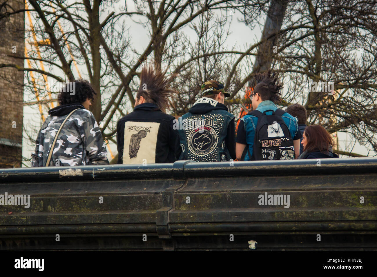 Субкультура панков. Краст панк субкультура. Acidez группа. The casualties 40 oz casualty. Панк субкультура 2022.