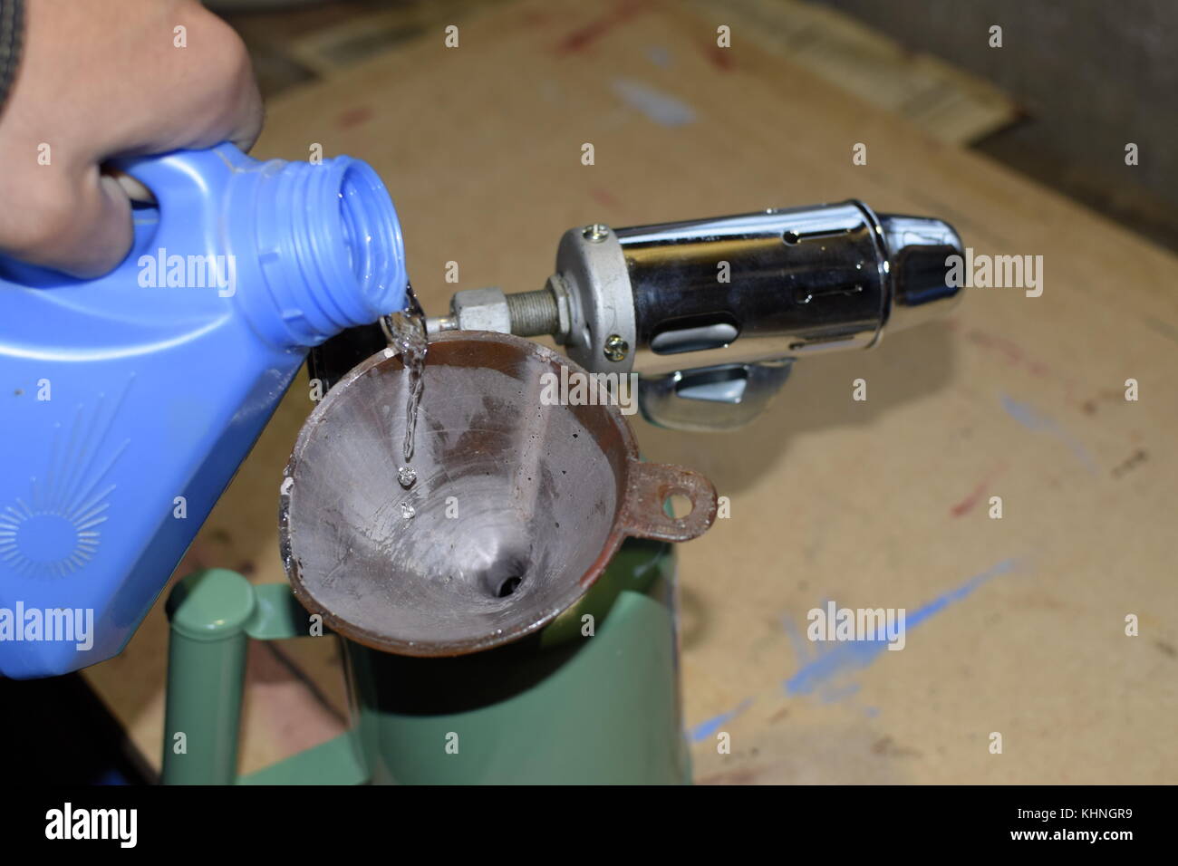 Kerosene blow torch hi-res stock photography and images - Alamy