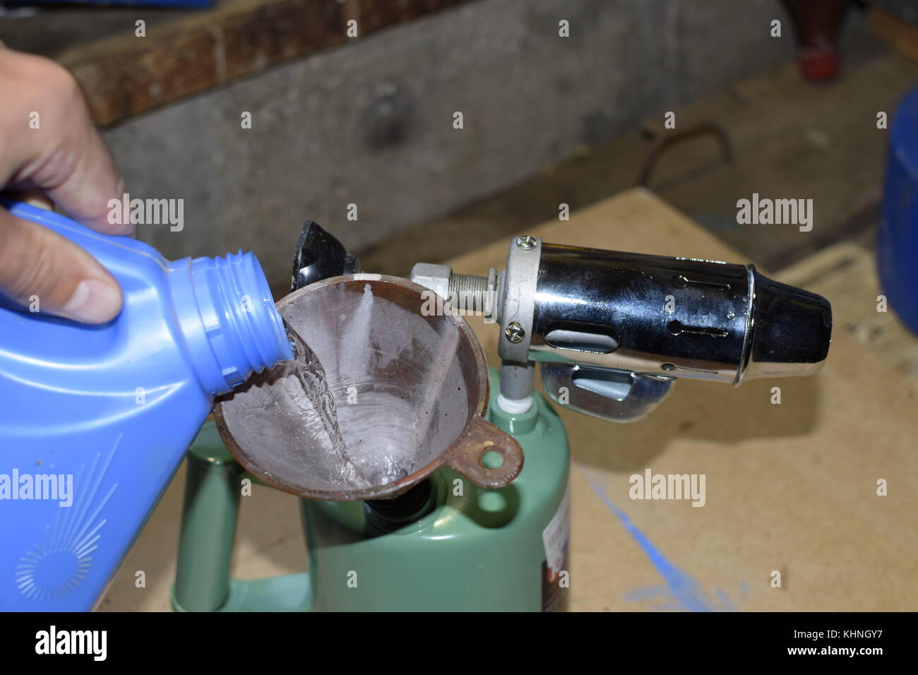 Kerosene blow torch hi-res stock photography and images - Alamy