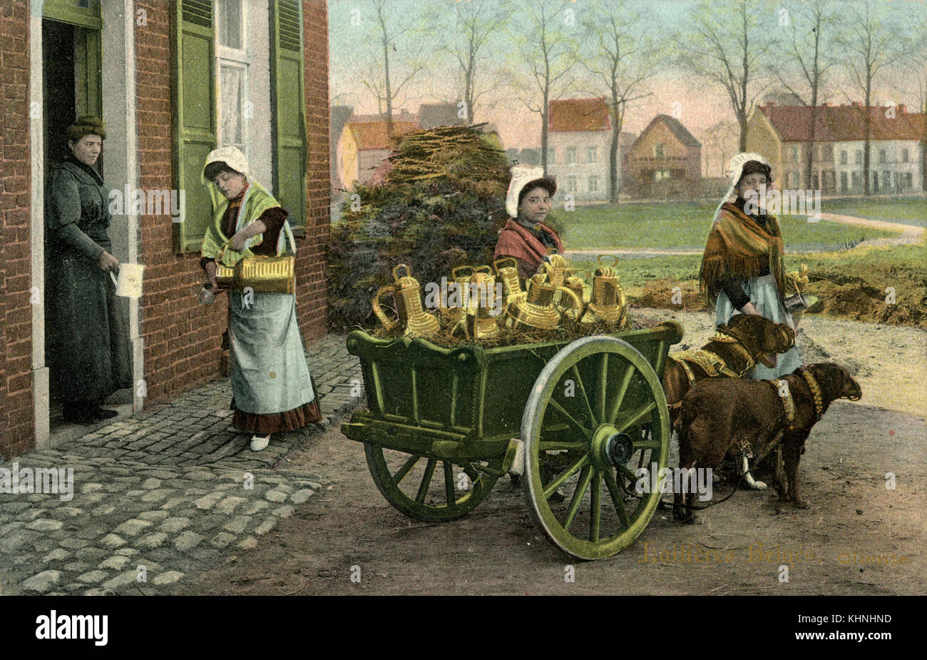 Milk traders in Belgium with dog carts, postcard from 1920 (Milchhändlerinnen in Belgien mit Hundekarren, Ansichtskarte von 1920) Stock Photo