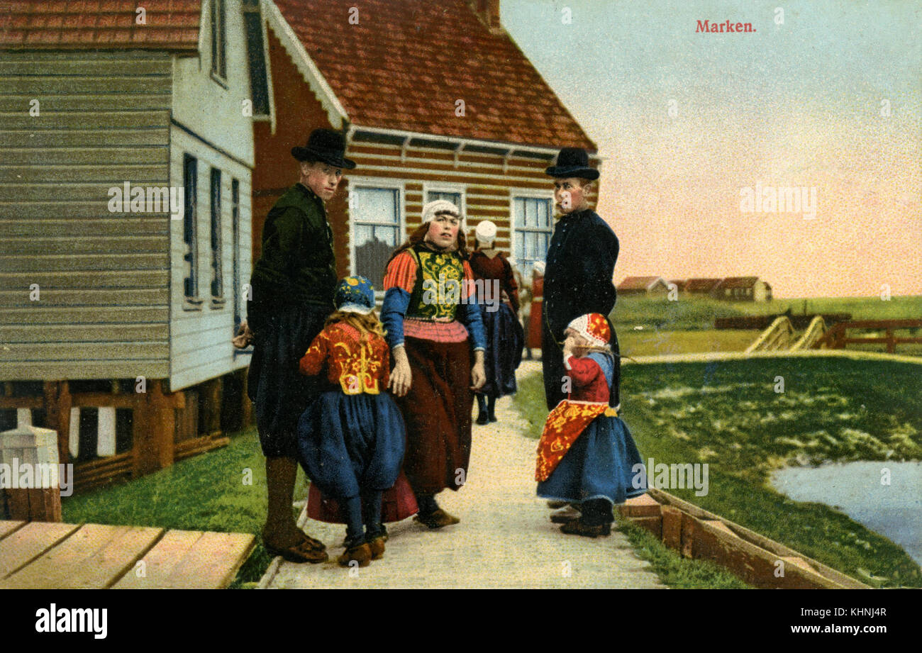 Family in costume on the island of Marken, Zuiderzee, Holland (Familie in Tracht auf der Insel Marken, Zuidersee, Holland) Stock Photo