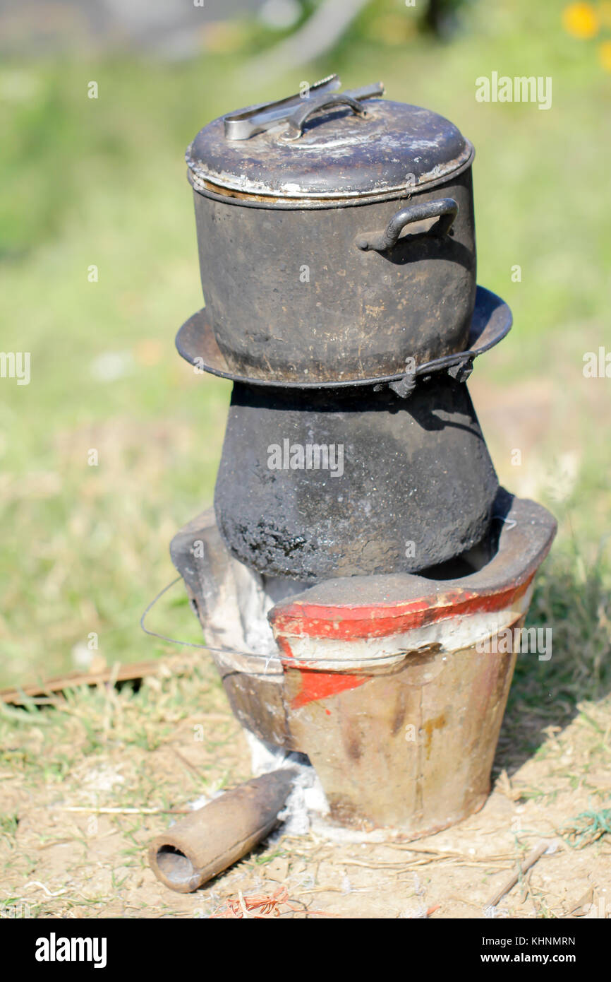 African cooking equipment hi-res stock photography and images - Alamy