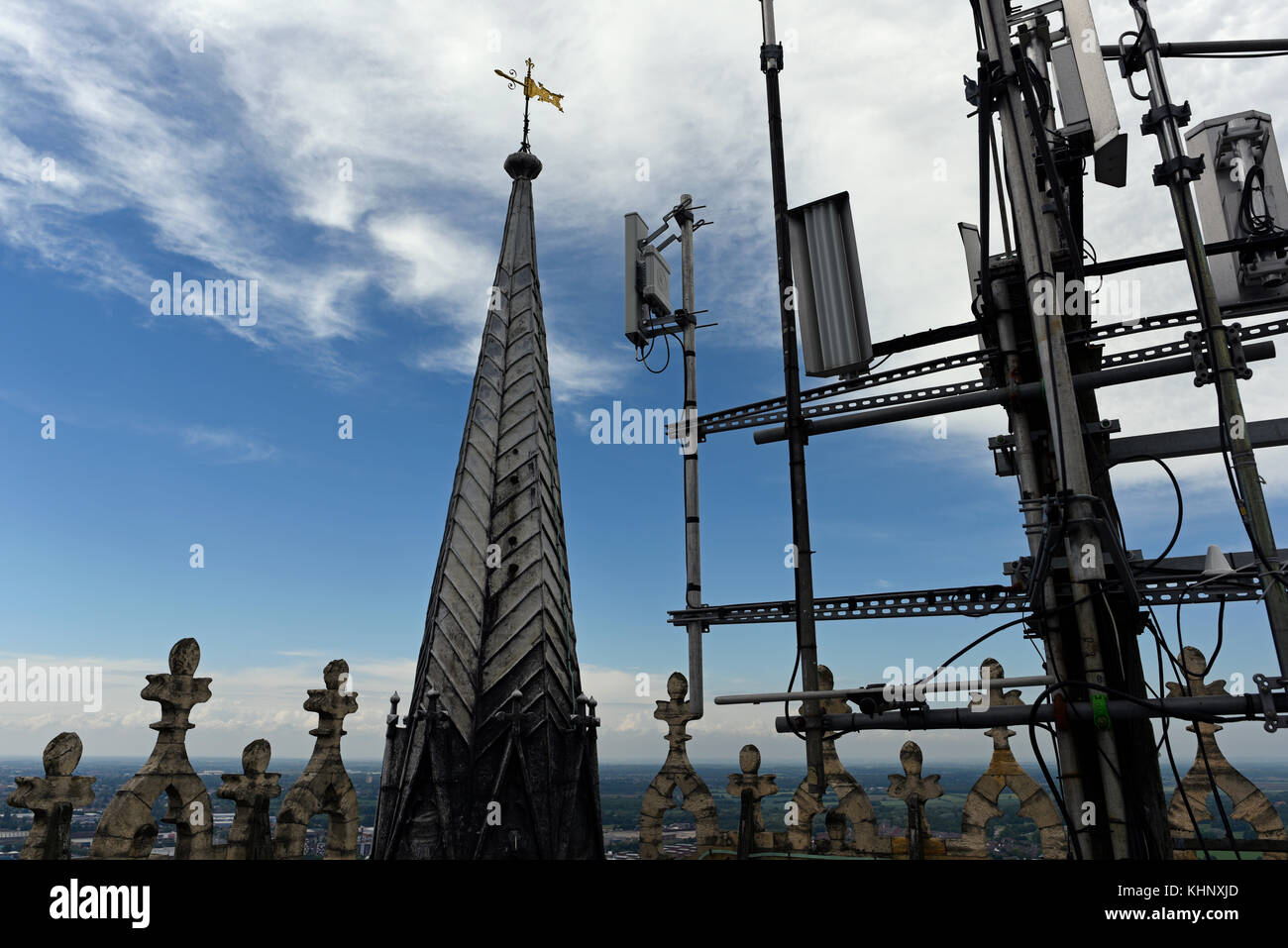 The radio antenna and communication mast on the the roof of Lincoln