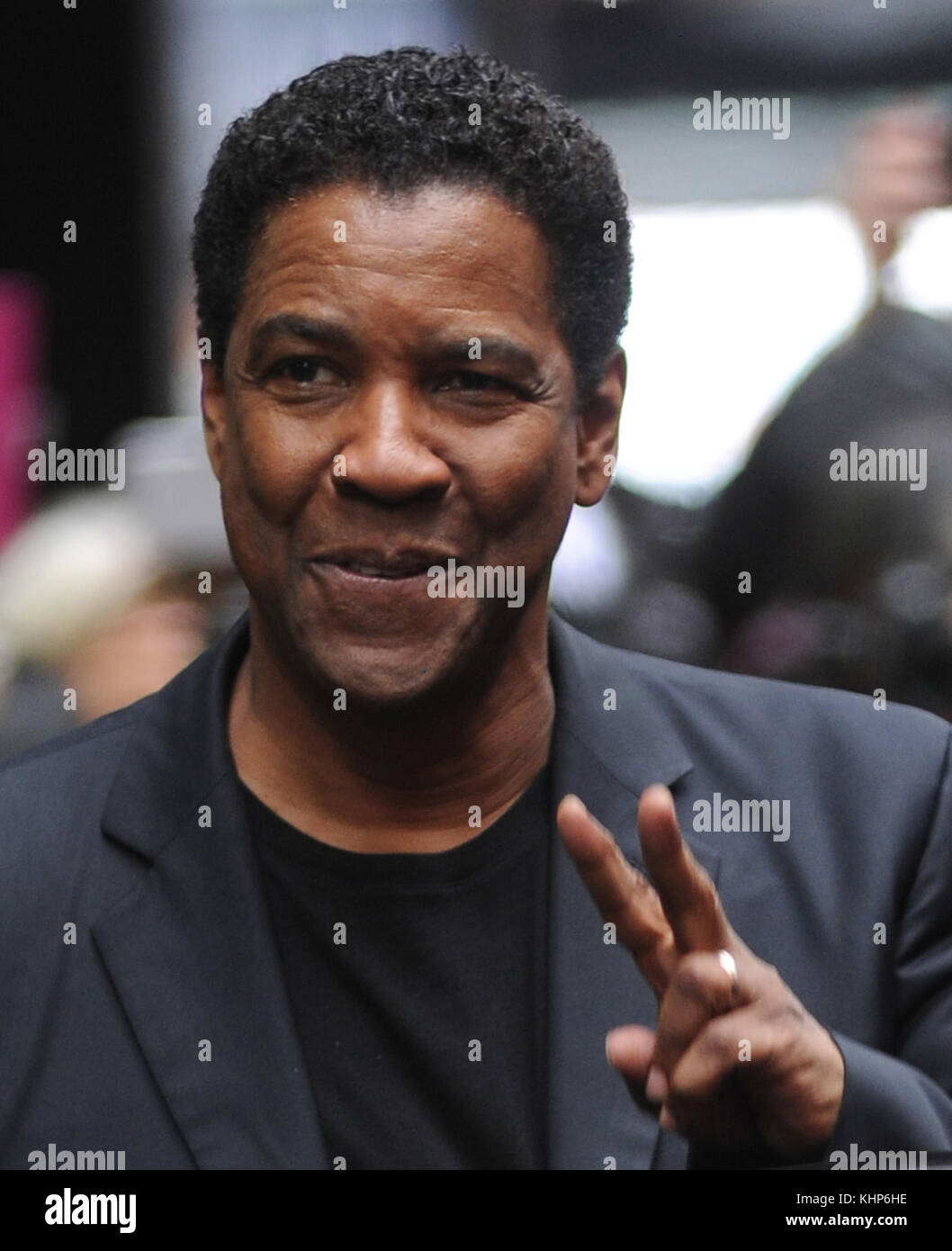 NEW YORK, NY JANUARY 12 Denzel Washington is seen on the set of 'Good Morning America' on