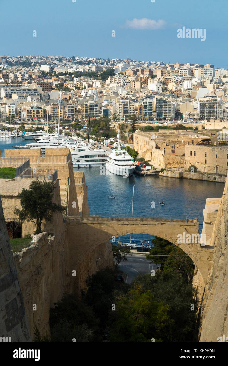 Looking over The Great Siege Road, Valletta, and Marsamxett Harbour, towards Manoel Island and Manoel Yacht Marina, from Valletta, Malta. (91) Stock Photo