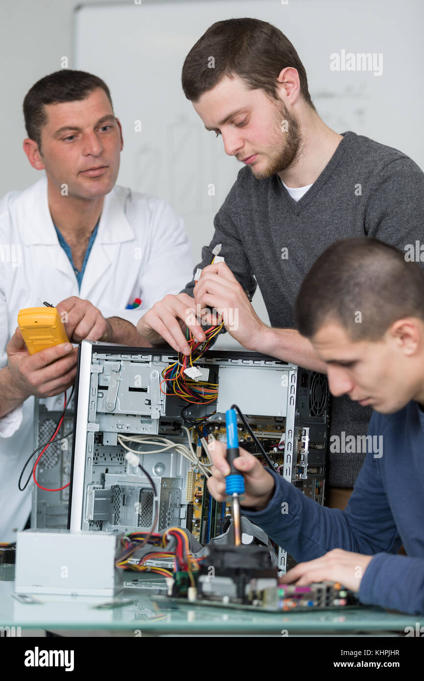 Assemblers hi-res stock photography and images - Alamy