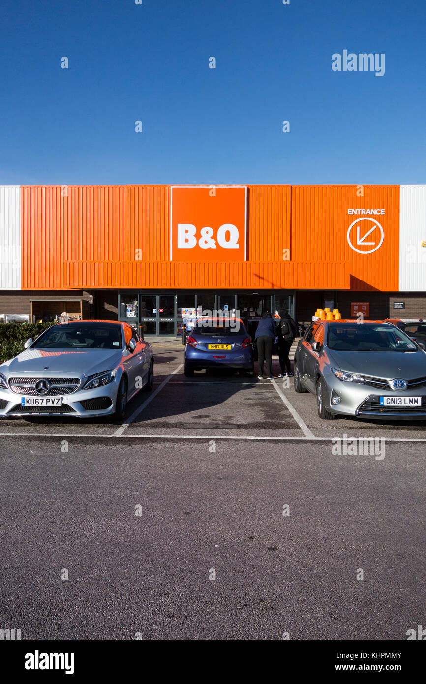 Exterior of B&Q Chiswick store on Larch Drive, Gunnersbury Avenue ...