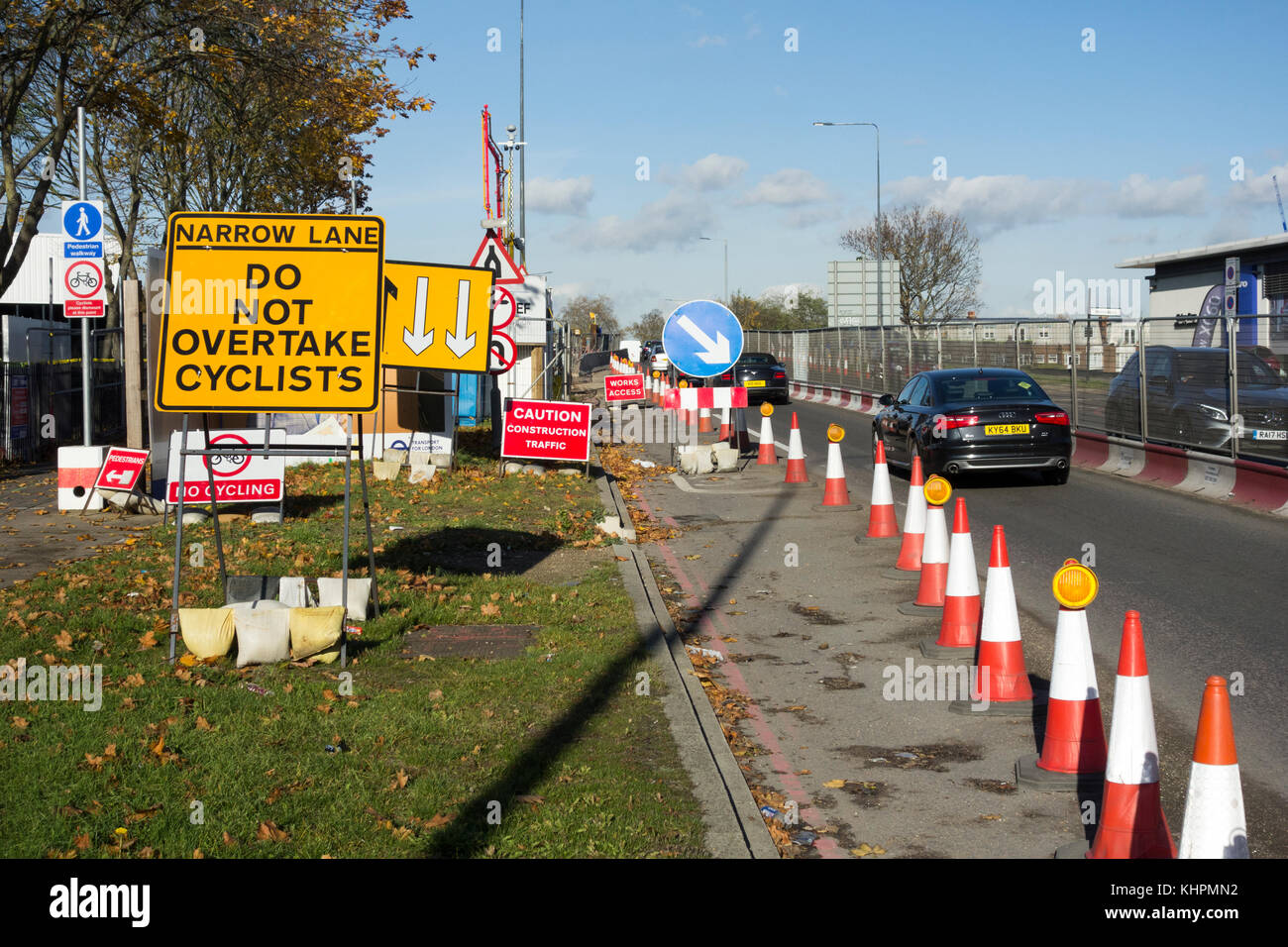 Single lane traffic due to construction work on the A406 North Circular Road to replace the Power Road Bridge on Gunnersbury Avenue Stock Photo
