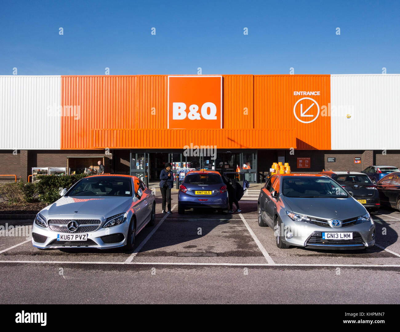 Exterior of B&Q Chiswick store on Larch Drive, Gunnersbury Avenue ...