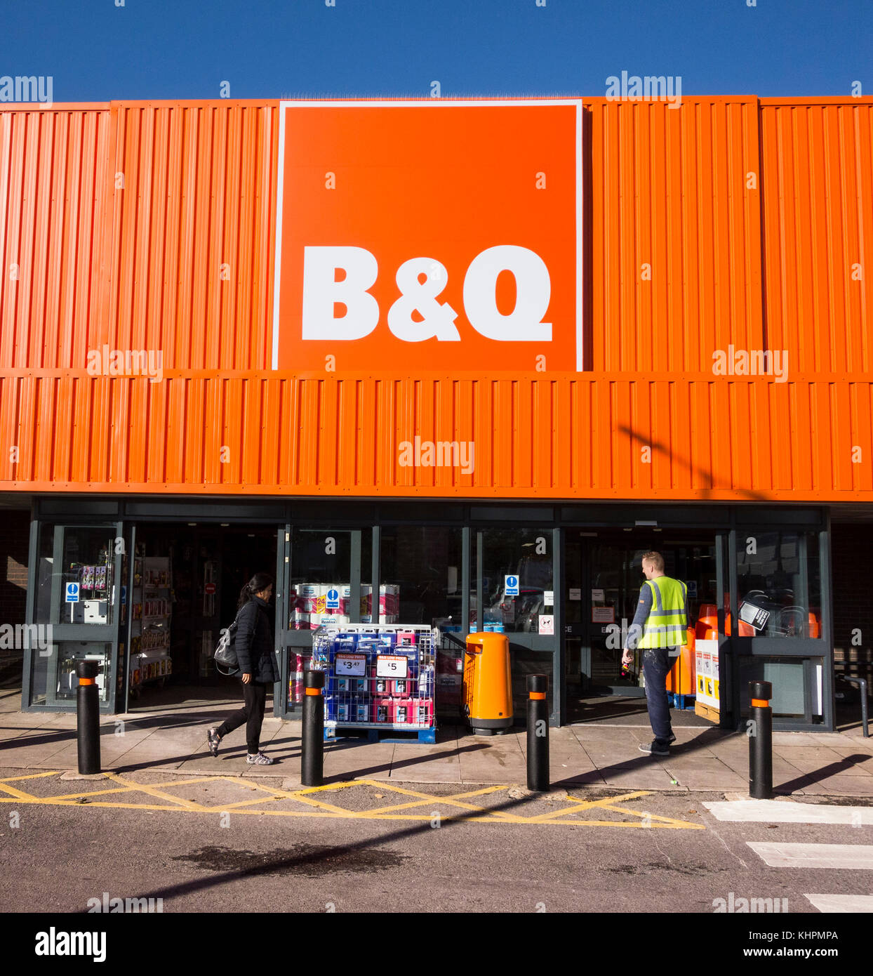 B&Q store on Larch Drive, Gunnersbury Avenue, London W4, UK Stock Photo ...