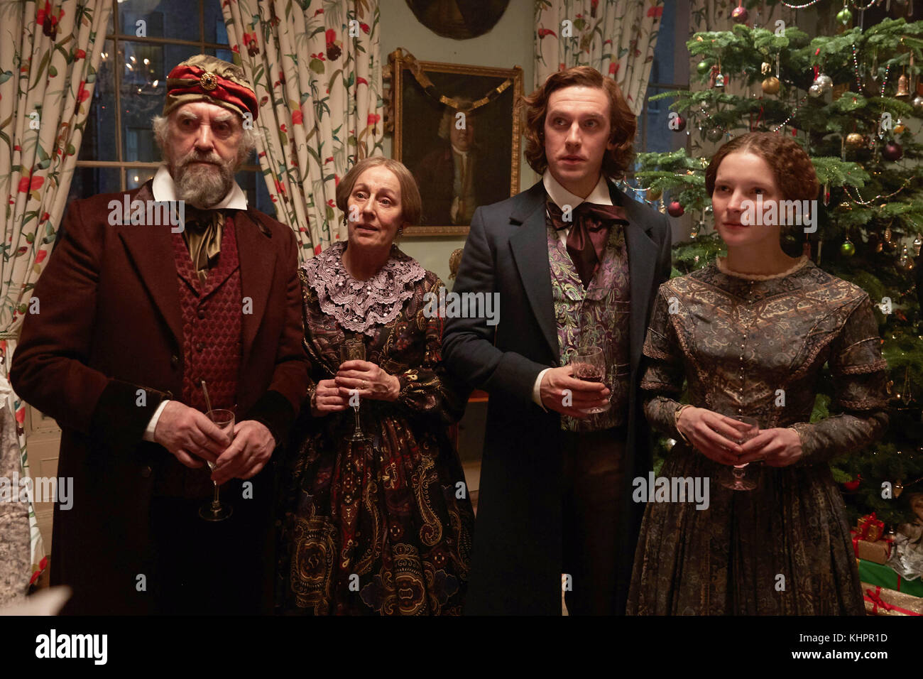 RELEASE DATE: November 22, 2017 TITLE: The Man Who Invented Christmas STUDIO: Bleecker Street Media DIRECTOR: Bharat Nalluri PLOT: The journey that led to Charles Dickens' creation of 'A Christmas Carol,' a timeless tale that would redefine the holiday. STARRING: (L to R) JONATHAN PRYCE as Mr. John Dickens, GER RYAN as Mrs. Dickens, DAN STEVENS as Charles Dickens, and MORFYDD CLARK as Kate Dickens. (Credit Image: © Bleecker Street Media/Entertainment Pictures) Stock Photo