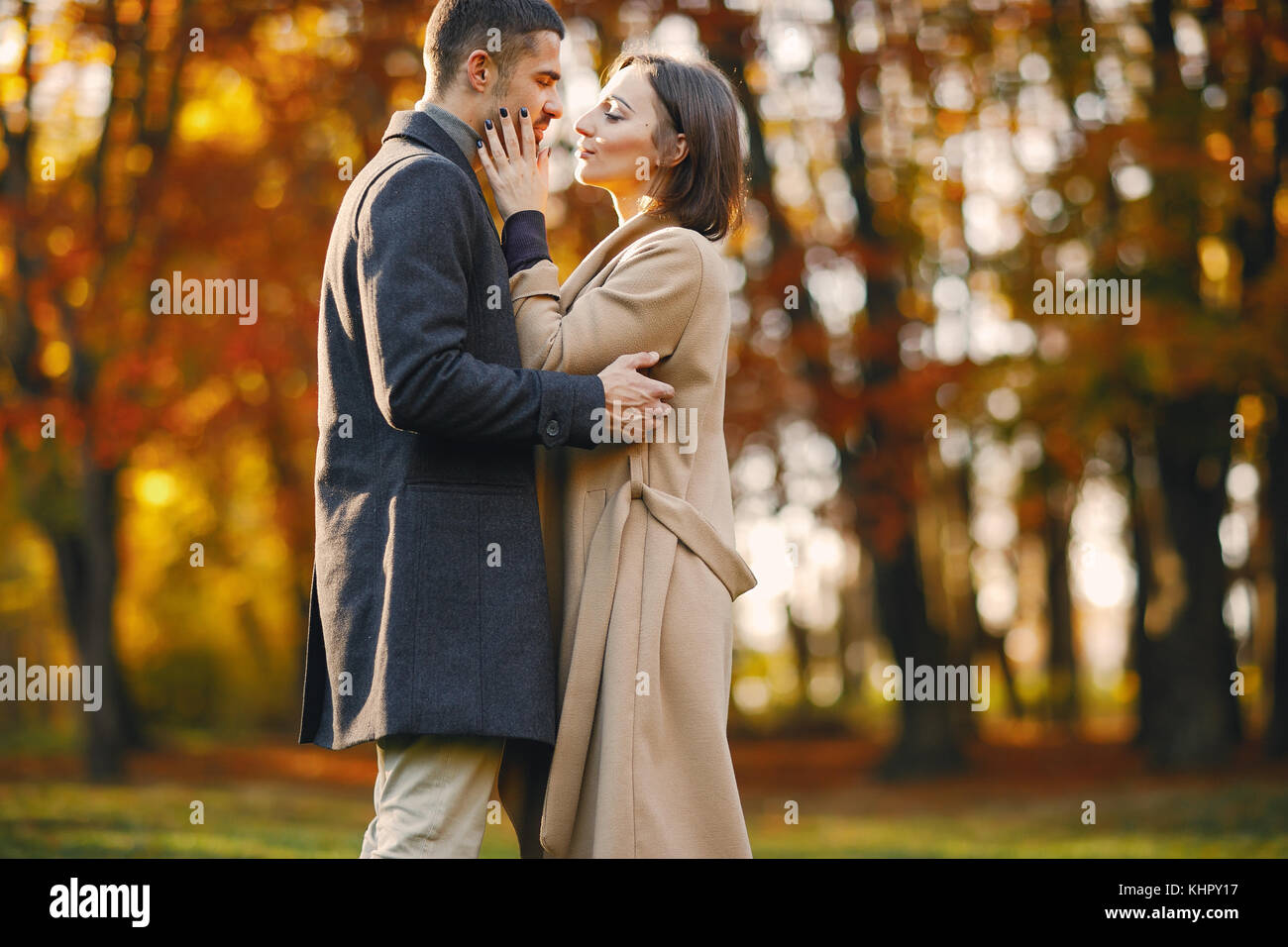 couple in the park Stock Photo - Alamy