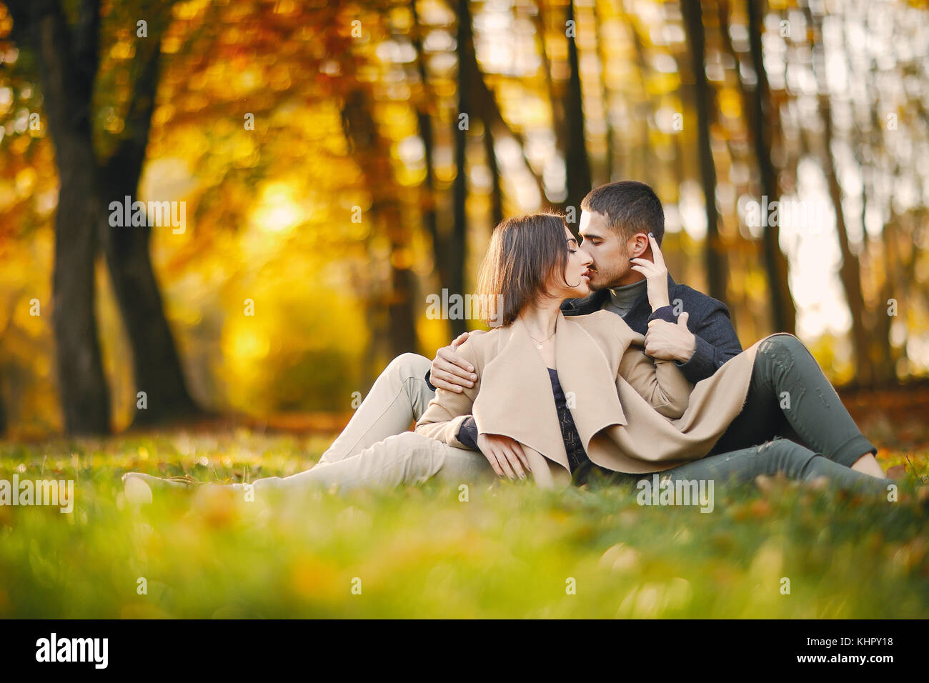 couple in the park Stock Photo - Alamy